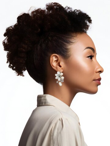 COLLEZIONE ALESSANDRO Earrings 'Blüte' in White