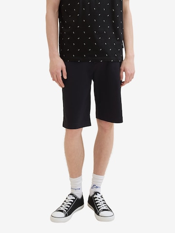 TOM TAILOR DENIM Regular Shorts in Schwarz: predná strana