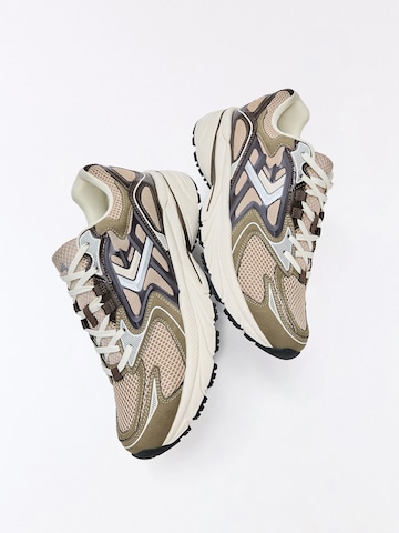 Bershka Trampki niskie w kolorze brązowy