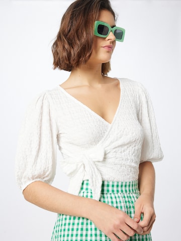 Monki Top in White: front