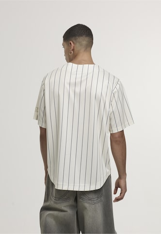 Fit confort Chemise 'Varsity' Karl Kani en blanc