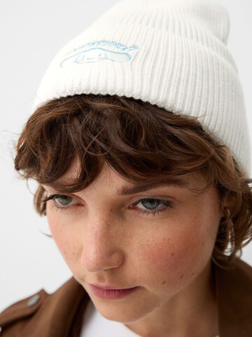 Bershka Beanie in White