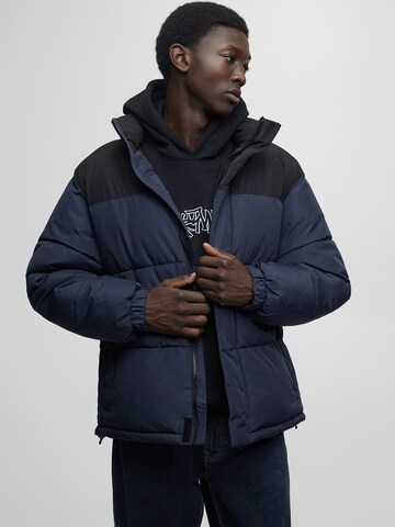 Pull&Bear Winter jacket in Blue: front