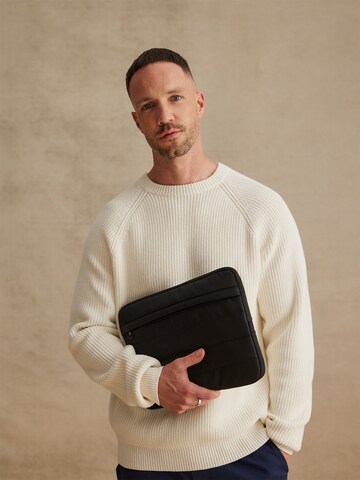 DAN FOX APPAREL Laptoptas 'Younes' in Zwart: voorkant