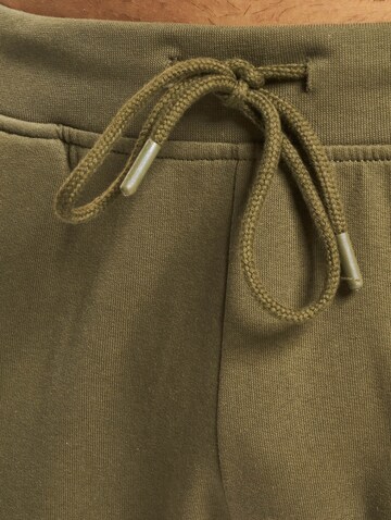 Urban Classics Tapered Pants 'David' in Green