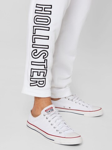 Regular Pantaloni de la HOLLISTER pe alb