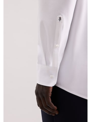 Coupe regular Chemise business 'SMART PERFORMANCE' SEIDENSTICKER en blanc