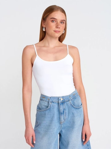 Dilvin Top in White: front