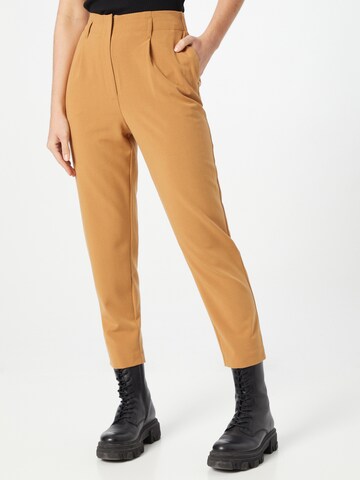 Tapered Pantaloni con pieghe di Warehouse in marrone: frontale