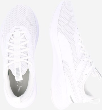 Chaussure de course 'Scorch Runner' PUMA en blanc