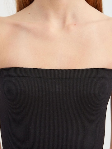Hiccup Top 'Crop Top' – černá