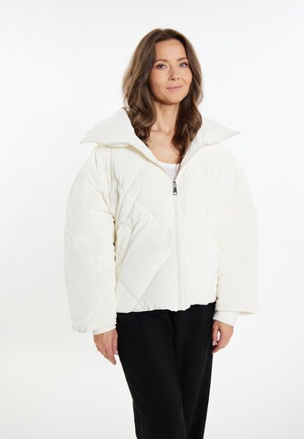 RISA Between-Season Jacket in White: front