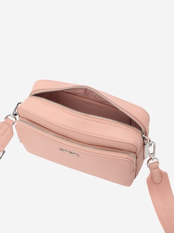 Calvin Klein Umhängetasche in Pink