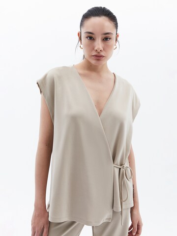 OXXO Blouse in Brown: front