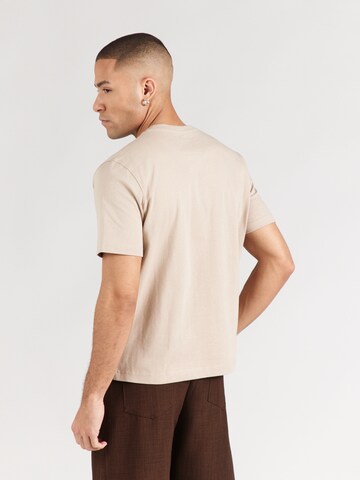Tricou de la La Martina pe bej: spate
