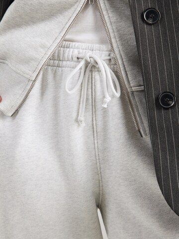 Abercrombie & Fitch Дънки Tapered Leg Панталон в сиво