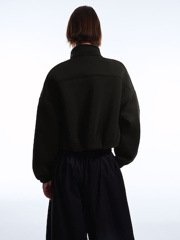 Hanorac de la Bershka pe negru