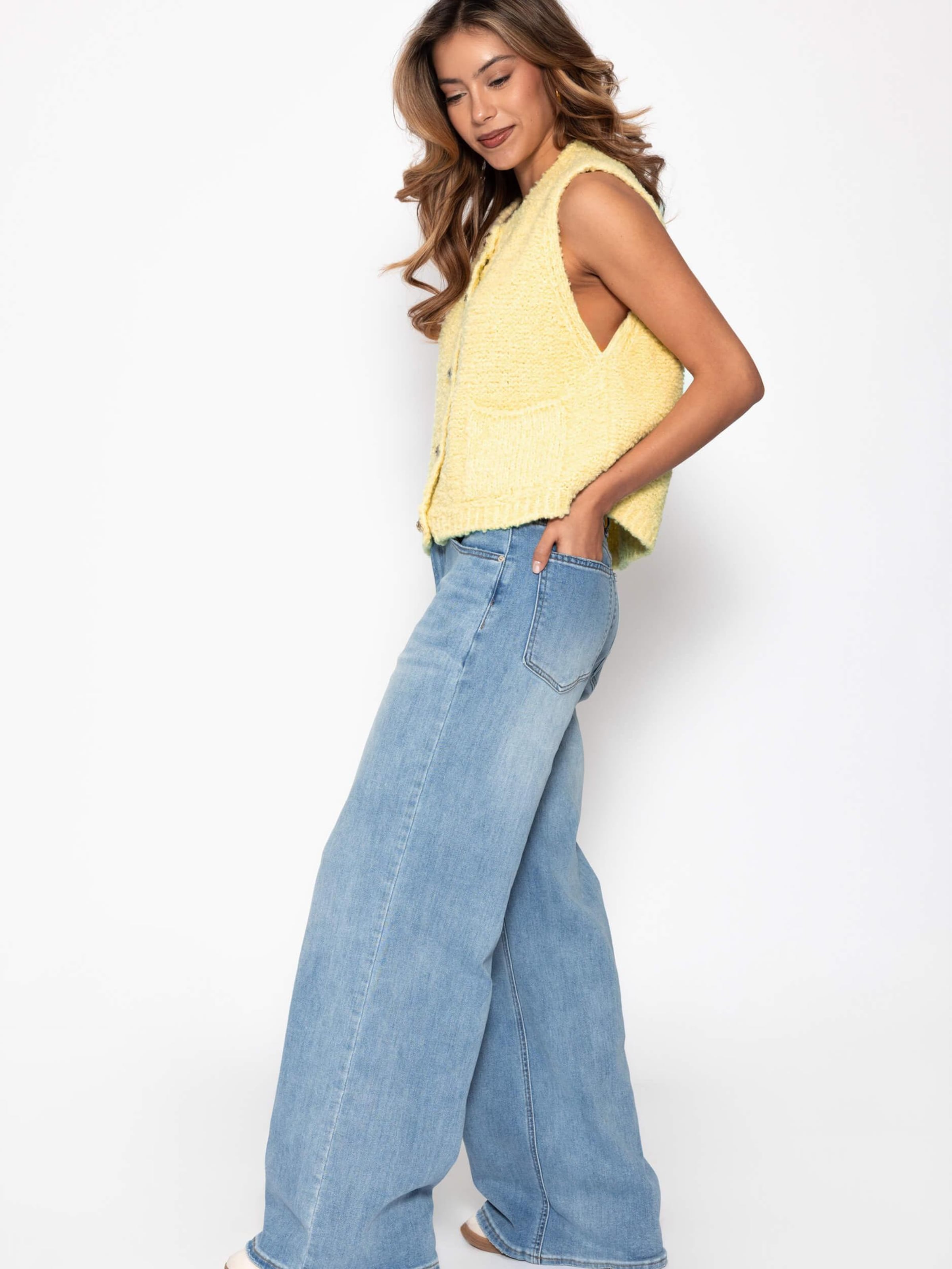 SASSYCLASSY Vest in Yellow