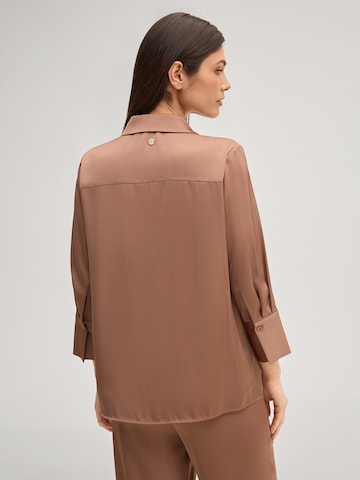 JOOP! Blouse 'Bärbel' in Bruin