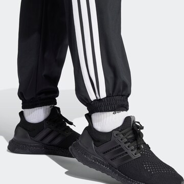 ADIDAS SPORTSWEAR - Tapered Pantalón deportivo en negro