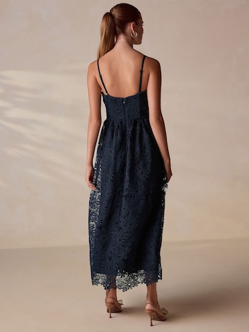 Next Aftonklänning i blå