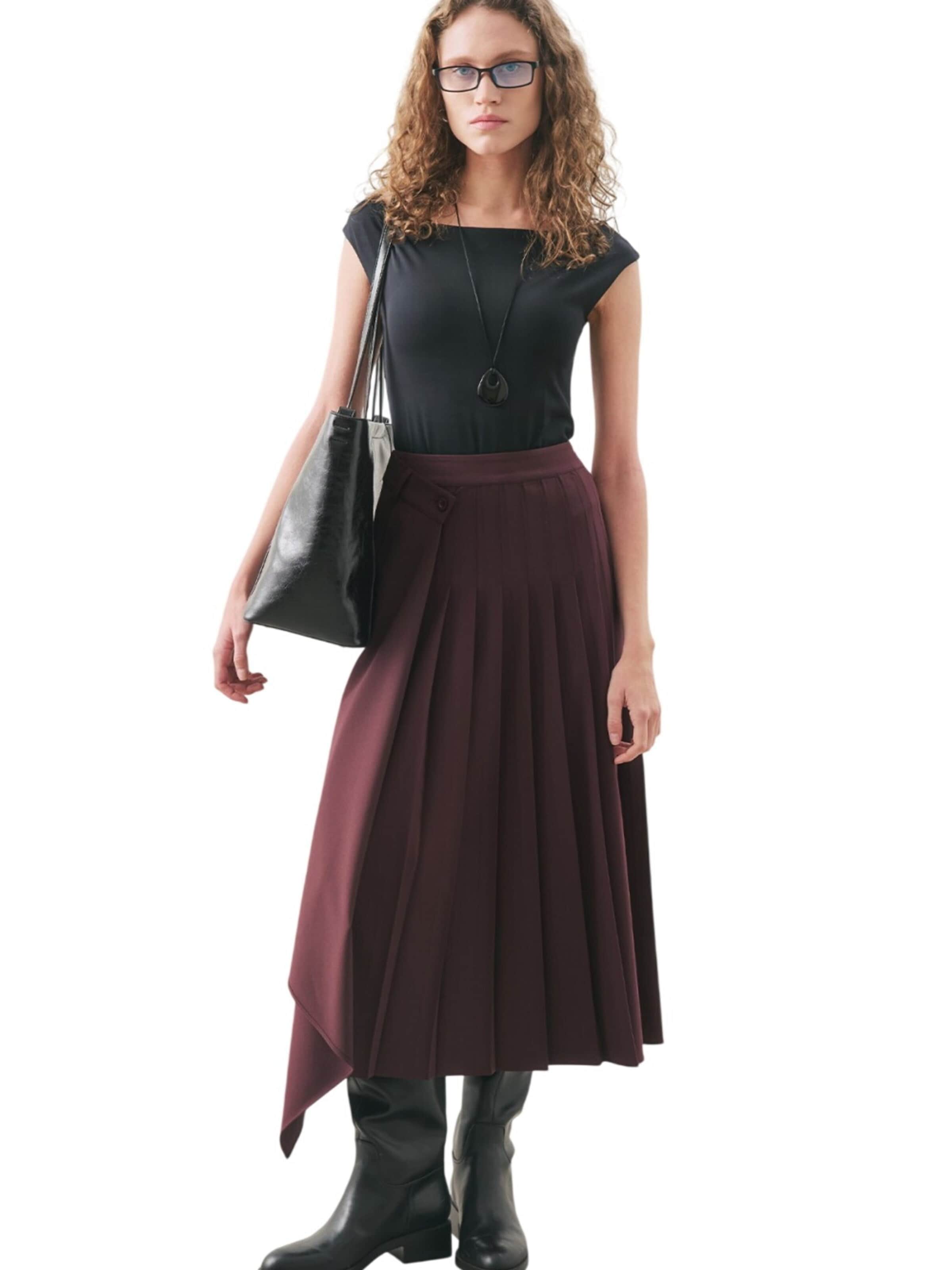 MANUKA Skirt in Red: front