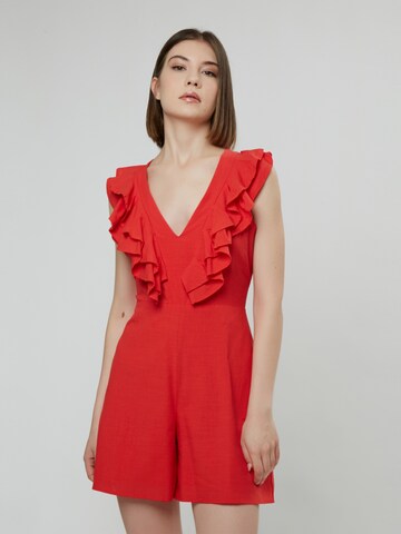 Tuta jumpsuit di Influencer in rosso: frontale