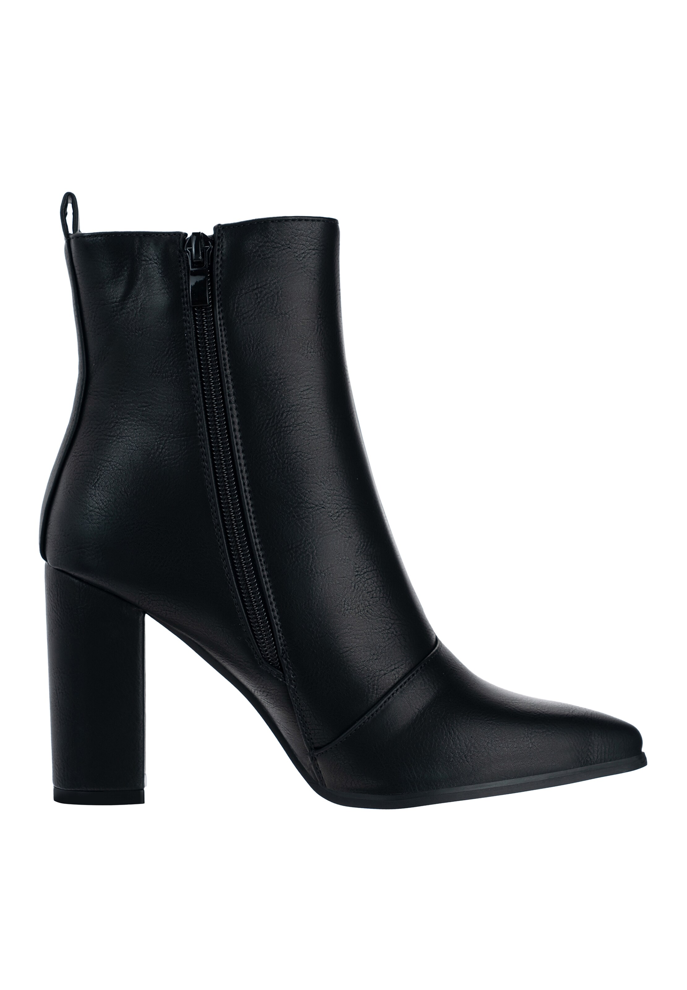 Salinyang Bootie in Black