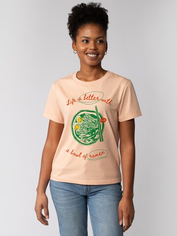 Watapparel Shirt 'Life Is Better With Ramen' in Oranje: voorkant