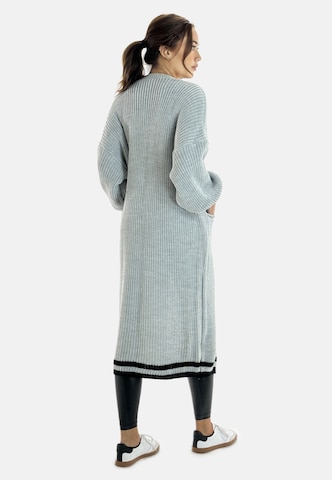 Cappotto in maglia di Elara in grigio