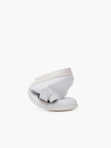 Chaussure basse Pisamonas en blanc