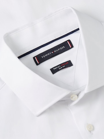 TOMMY HILFIGER Slim Fit Hemd in Weiß
