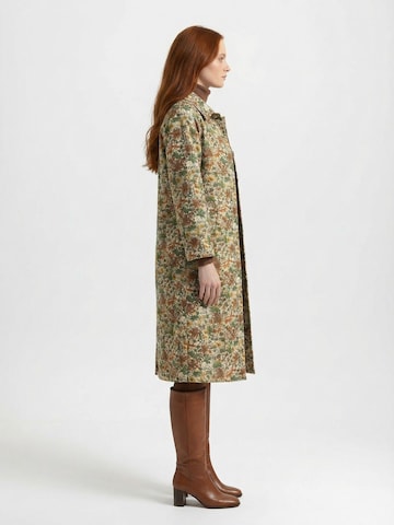 Shop Karey - Abrigo de entretiempo 'Garden' en verde