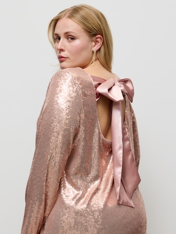 CITA MAASS Cocktailmekko värissä vaaleanpunainen: etupuoli