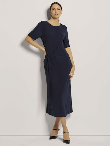 MADELEINE Kleid in Blau: Vorderseite