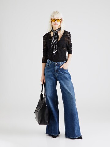 Maglietta 'Pamela' di ABOUT YOU in nero