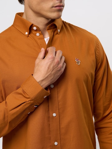 U.S. POLO ASSN. Regular Fit Paita 'Calvert' värissä oranssi