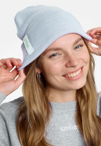 smiler. Beanie 'Snuggy.' in Blue: front