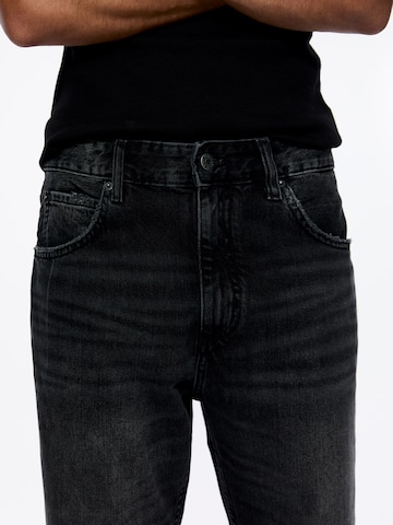 Pull&Bear Loosefit Jeans i svart