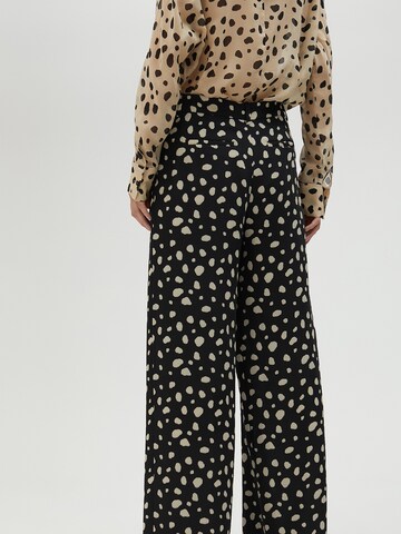 Loosefit Pantaloni di Lola Casademunt in nero