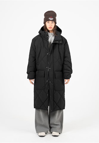 Parka d’hiver 'The Swiss Yuppie' Prohibited en noir