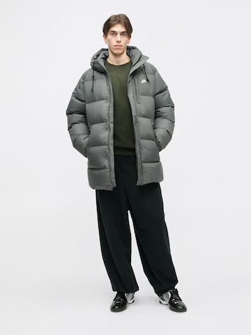 Nike Sportswear Vinterjacka 'CLUB 550' i grå