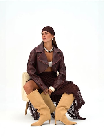 MAI STUDIOS CO. Between-season jacket in Red