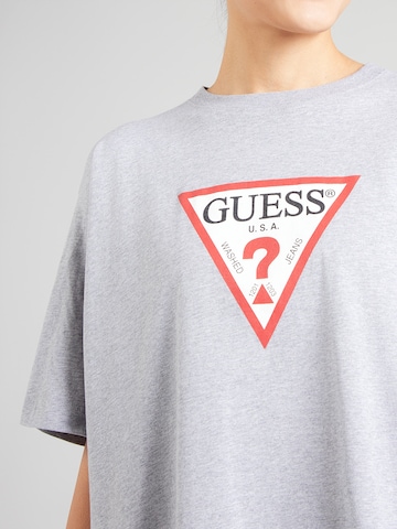 Maglietta 'ICONIC' di GUESS JEANS in grigio