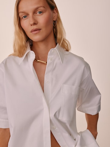 Camicia da donna 'Emma' di ABOUT YOU x Marie von Behrens in bianco