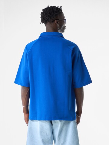 VAMOS CLO - Camisa 'Christmas Rose' em azul