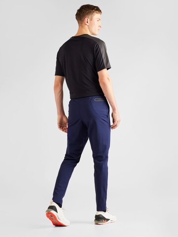 Effilé Pantalon de sport UNDER ARMOUR en bleu