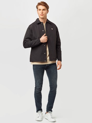 DICKIES Regular Fit Overgangsjakke 'Oakport Coach' i svart