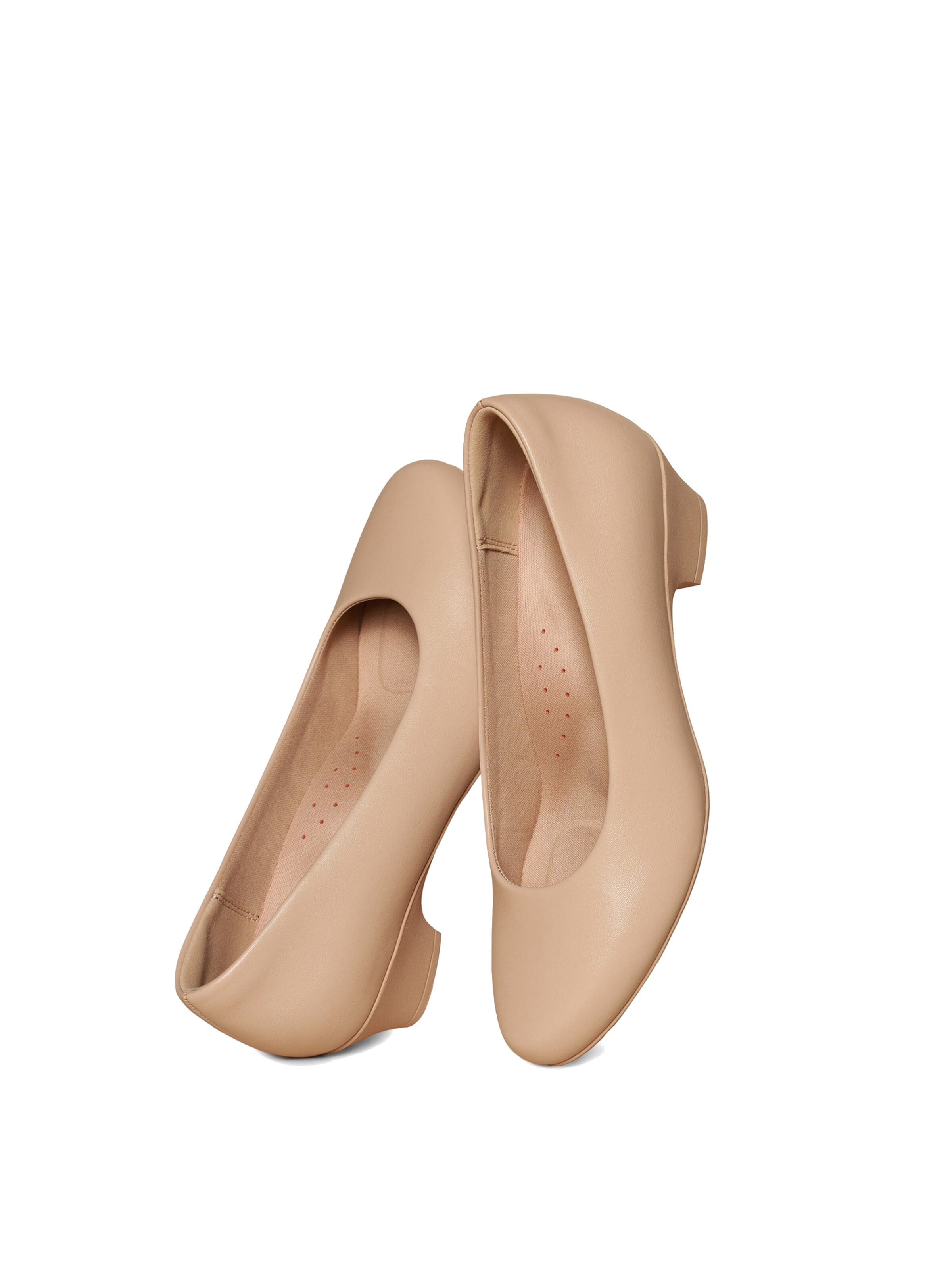 Dream Pairs Pumps in Beige