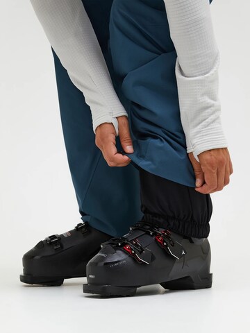 PEAK PERFORMANCE Regular Outdoor Pants in Blue